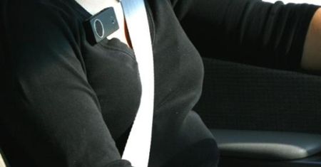 Medallion-I - Nieco brzydka broszka Bluetooth