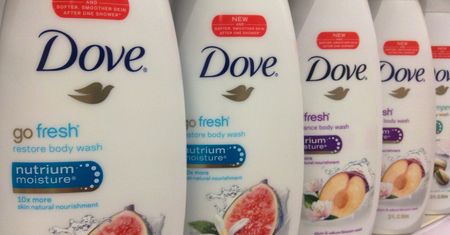 Ostry spadek Unilever. Producent Persilu i Dove wyrzucony z prestiżowego indeksu