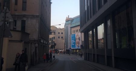 Zbudowali galerię, która zasłania ludziom światło. W najgorszym scenariuszu nawet ją wyburzą