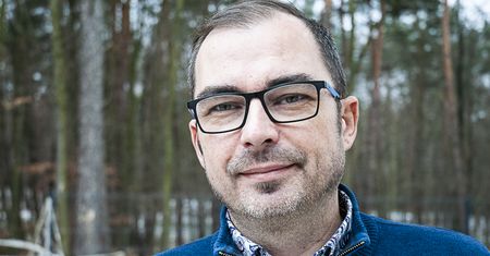 Żabka kontra zakaz handlu w niedzielę: To nie my udajemy pocztę. To poczta udaje sklep