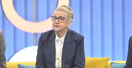 Henryka Krzywonos mocno się zmieniła przez chorobę. Jej asystentem jest gwiazdor "Kiepskich"