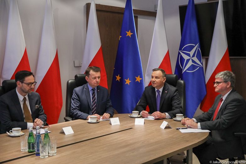 Porozumienie podpisali Daniel Obajtek, prezes Orlenu, minister Mariusz Błaszczak w obecności Andrzeja Dudy.