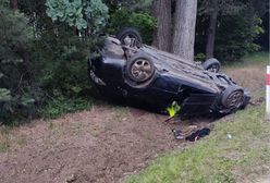 Niebezpieczne dachowanie. Pijany ojciec, poszukiwana matka i dwoje dzieci w samochodzie