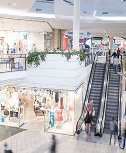 Warszawa. Wykończony "zakupami". Leżał na podłodze galerii handlowej