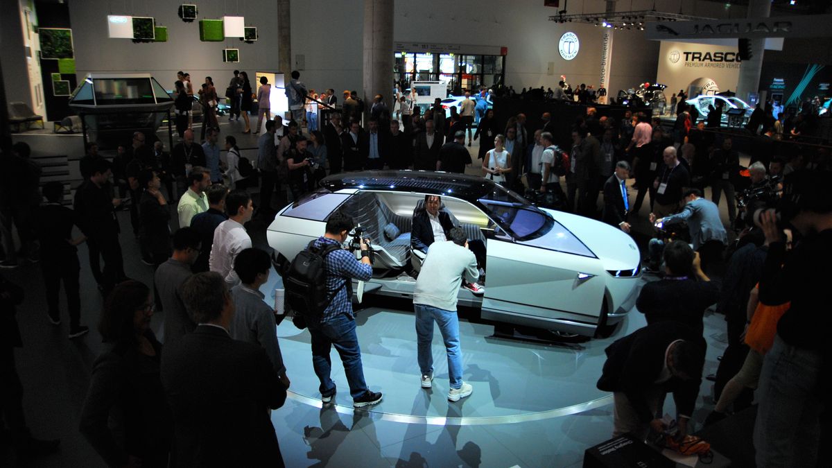 Stoisko Hyundaia na salonie samochodowym we Frankfurcie.