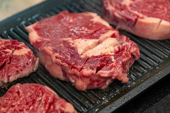 Polska wiedziała wcześniej o skażonej wołowinie. Nowe ustalenia