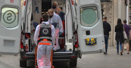 Najnowsze dane o koronawirusie w Polsce. Ministerstwo informuje o 21 ofiarach