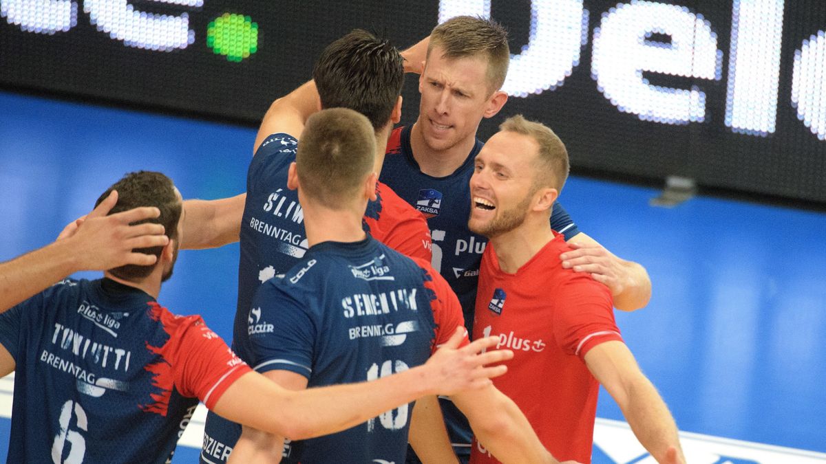 PAP / Grzegorz Michałowski / Na zdjęciu: radość zawodników Grupy Azoty ZAKSA Kędzierzyn-Koźle ze zdobytego punktu