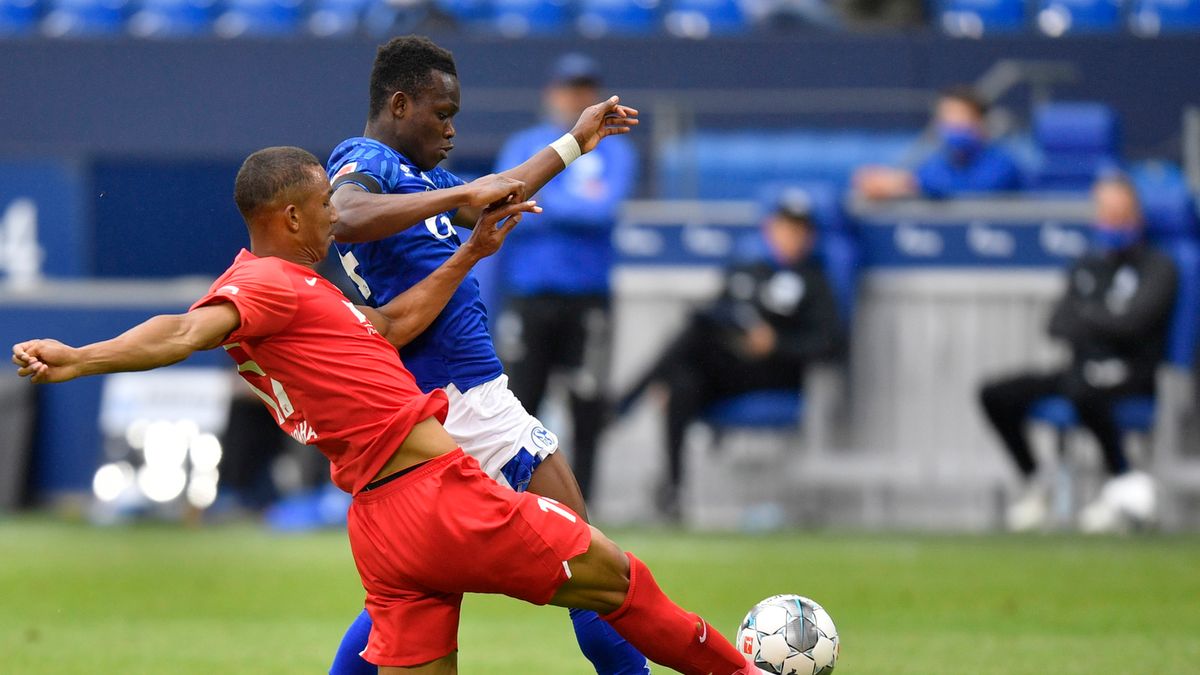 PAP/EPA / MARTIN MEISSNER  / Na zdjęciu: mecz Schalke 04 - FC Augsburg