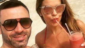 Jedni grają, inni wypoczywają. Piłkarz Premier League zabrał żonę na wakacje