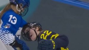 Sędzia musiała przerwać mecz. Kuriozalny powód [WIDEO]