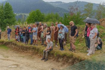 Maszkowice: Trwa Watra Archeologiczna na Górze Zyndrama. Można zobaczyć prehistoryczne skarby i najstarszą osadę z wczesnej epoki brązu