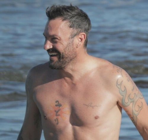 Brian Austin Green i Sharna Burgess trzymają się za ręce i całują, spędzając pierwsze dni nowego roku na Florydzie