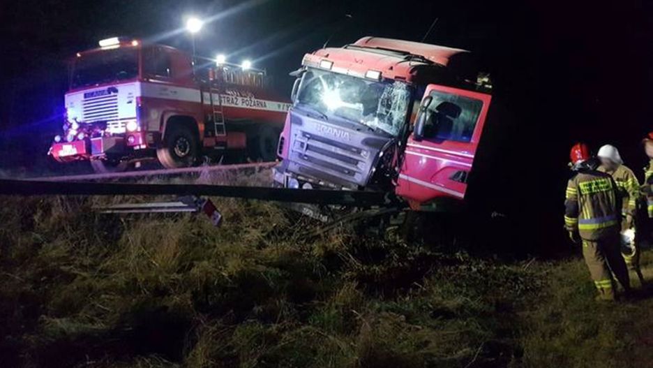Wypadek w Tarnowie, pijany w tirze na Kaszubach (KP PSP w Bytowie)