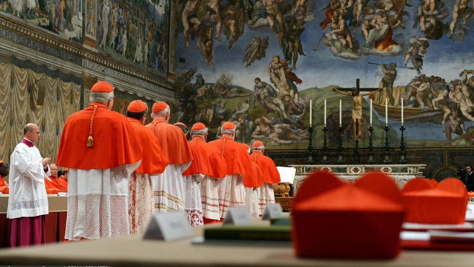 Pierwszy dzie? konklawe w Watykanie
888371 : (Osservatore Romano / EIDON),  2013-03-12 Roma - The Conclave to elect the new pope begins in the Sistine Chapel - The cardinals queue in the Sistine Chapel for swearing on the Bible to never reveal the secrets of their deliberations in the Conclave. EDITORIAL USE ONLY  
fot EIDON/REPORTER
Osservatore Romano/EIDON/REPORTER