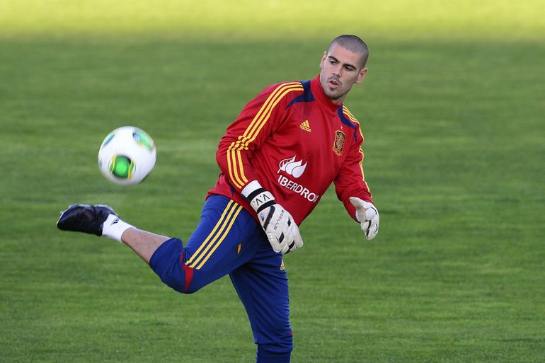 Victor Valdes chce spróbować swoich sił w czołowych zespole Premier League