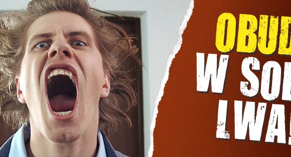 „Obudź w sobie lwa” - mem z Travoltą i człowiek-emotikon w kampanii batonów Lion (wideo)