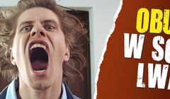 „Obudź w sobie lwa” - mem z Travoltą i człowiek-emotikon w kampanii batonów Lion (wideo)