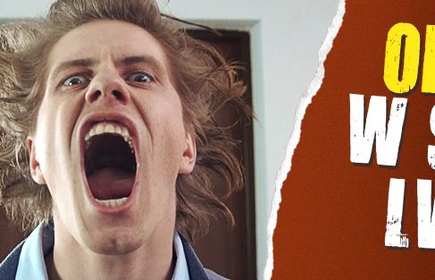 „Obudź w sobie lwa” - mem z Travoltą i człowiek-emotikon w kampanii batonów Lion (wideo)