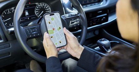Korzystasz z telefonu podczas jazdy? Takie mogą być konsekwencje