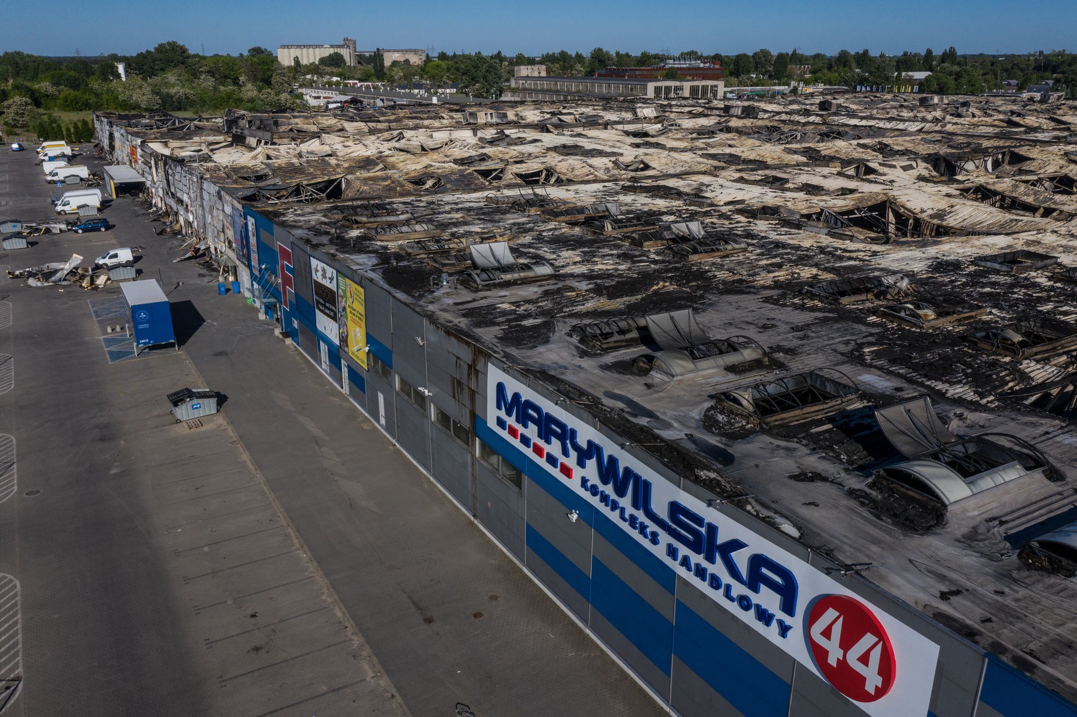 13 maja 2024 r. Zniszczona hala Marywilska 44 po pożarze