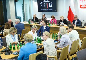 Koalicja przegrała głosowanie w komisji zdrowia. Posłowie KO ukarani