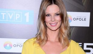 Dekolt aż do pępka. Tak poprowadziła patriotyczny koncert w TVP