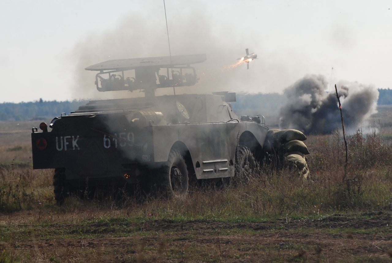 Wystrzelenie pocisku przeciwpancernego przez niszczyciel czołgów 9P133 Malutka-P
