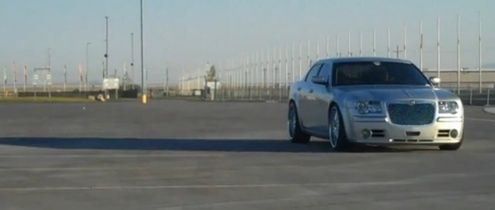 Chrysler 300C z 8,3-litrowym silnikiem V10 z Vipera?! [wideo]