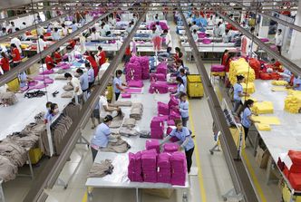 Sektor odzieżowy. Wzrost minimalnej płacy w Kambodży