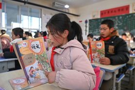 "Przerażająca przysięga" w chińskiej szkole. Nauczyciel zawieszony