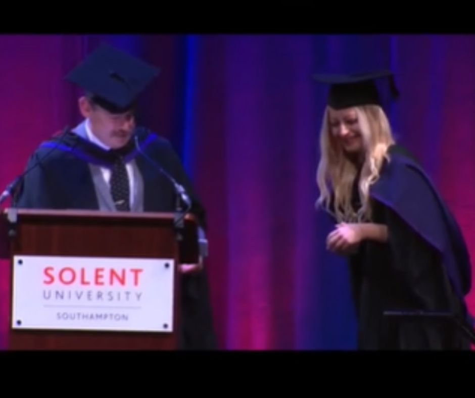 Polka aż wybuchła śmiechem. Tak przeczytali jej nazwisko