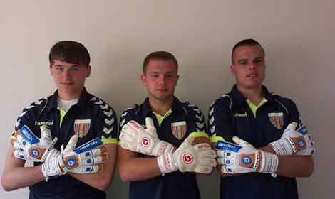 Golkiperzy Polonii Bytom prezentują nowe rękawice