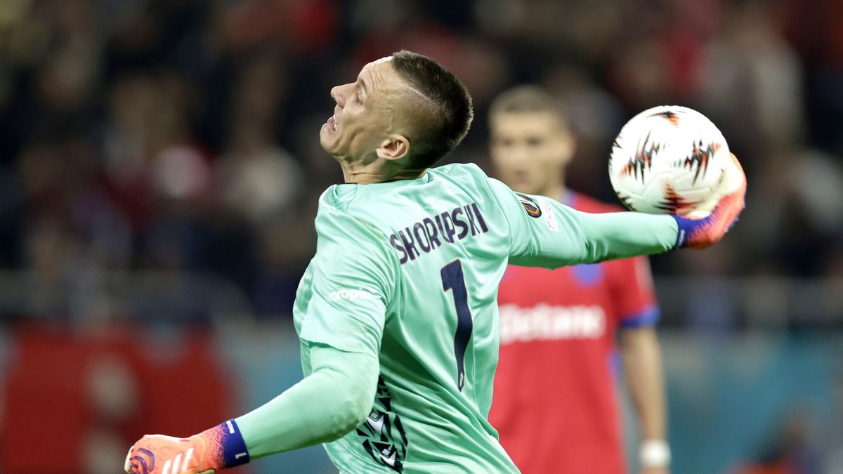 PAP/EPA / Robert Ghement / Łukasz Skorupski w meczu z FCSB Bukareszt