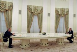"Niekończący się stół" Putina hitem sieci. Zagraniczne media komentują