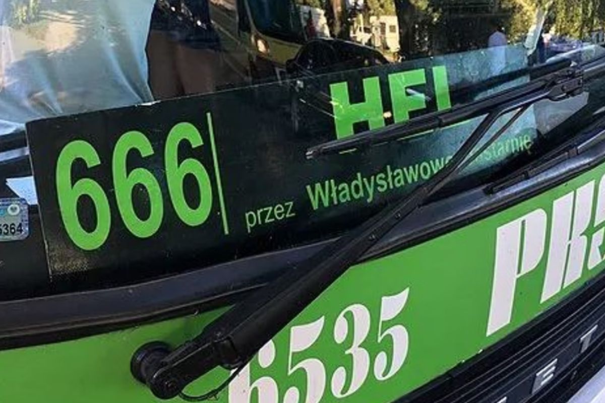 Za granicą piszą o Helu. Autobus 666. Ksiądz reaguje