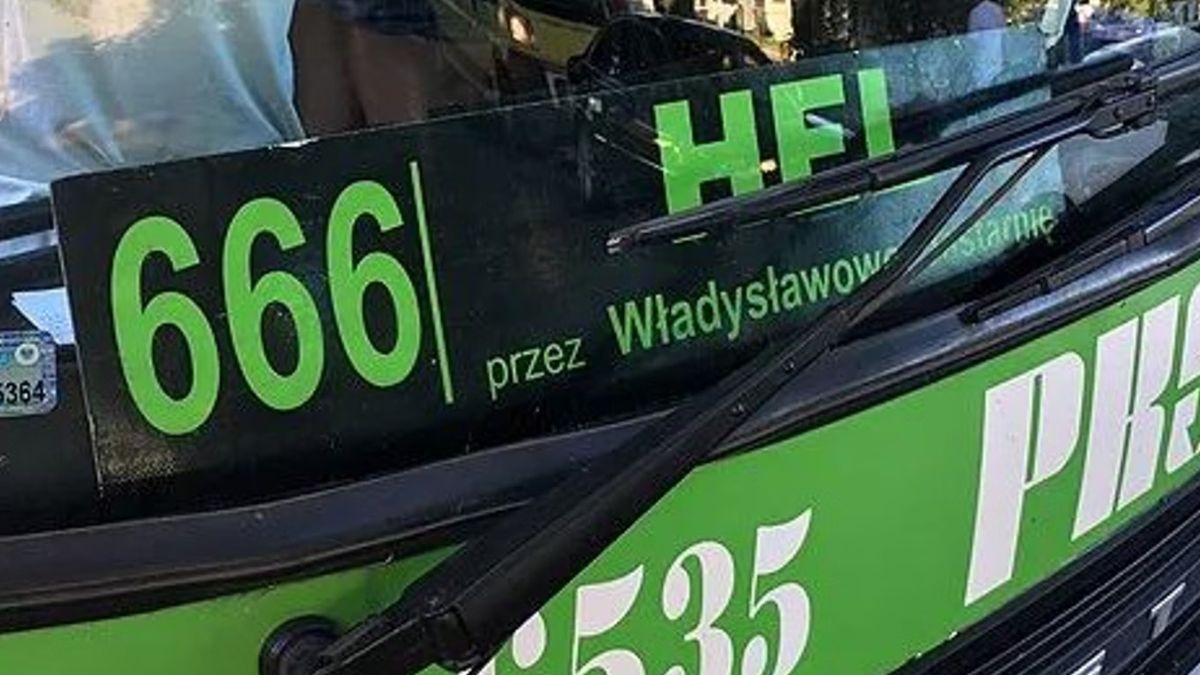 Autobus 666 wraca na drogę do Helu.