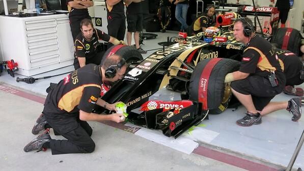 Lotus zaprezentował oficjalnie nowy bolid w Bahrajnie / fot. Twitter ‏@Lotus_F1Team