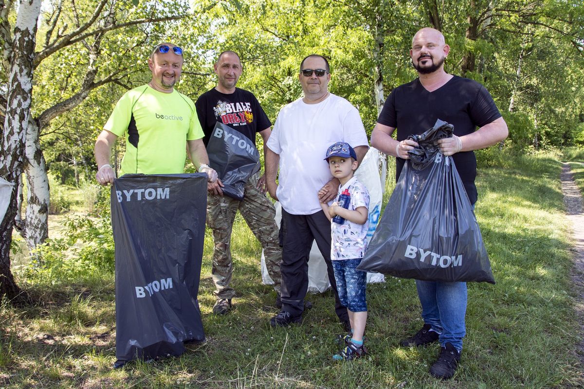Śląskie. W sobotni poranek 19 czerwca mieszkańcy Bytomia wysprzątali tereny wokół stawu Malek.