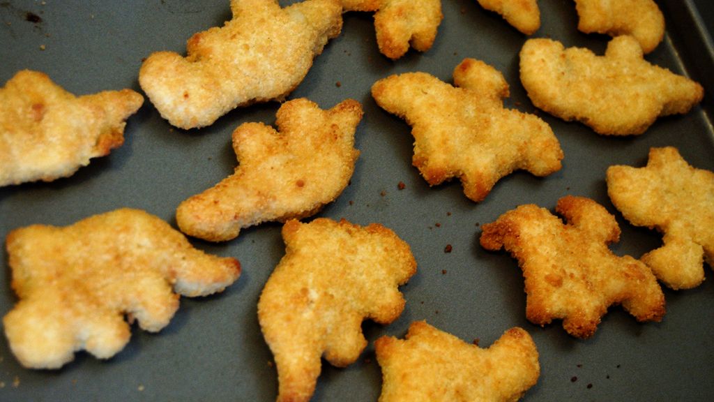 Mrożone nuggetsy z kurczaka z jasnego i ciemnego mięsa (wcześniej podgotowane)