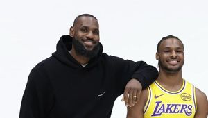 Specjalne przywitanie LeBrona i Bronny'ego w NBA