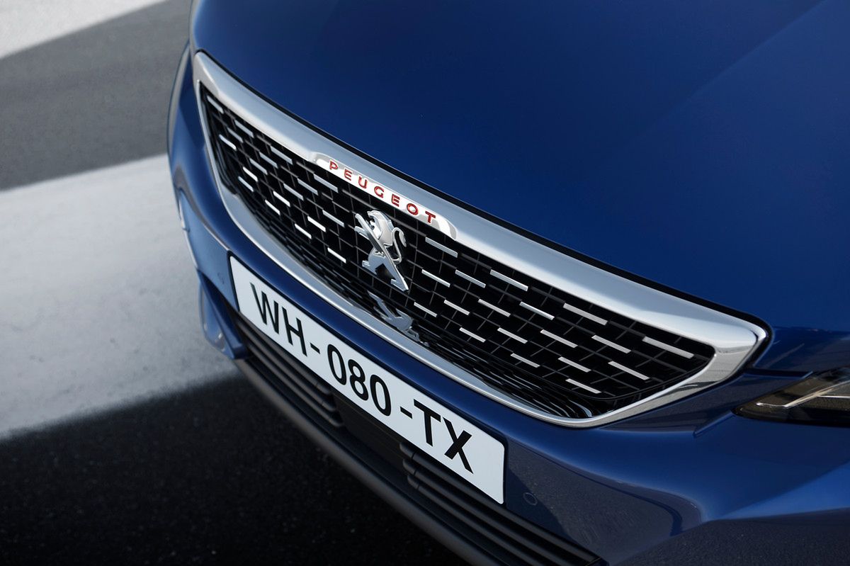 Nowy Peugeot 308 będzie dostępny jako hybryda. Wersja elektryczna jest rozważana