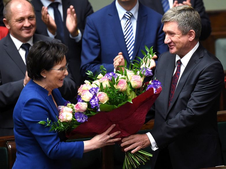 700 tysięcy złotych wydali posłowie na kwiaty i wiązanki