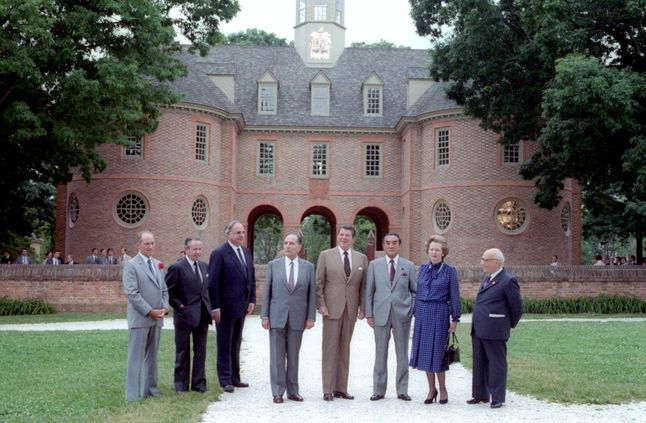 Szczyt G7 z 1983 roku. Na zdjęciu m.in. przywódcy państw, które wzięły udział w manewrach