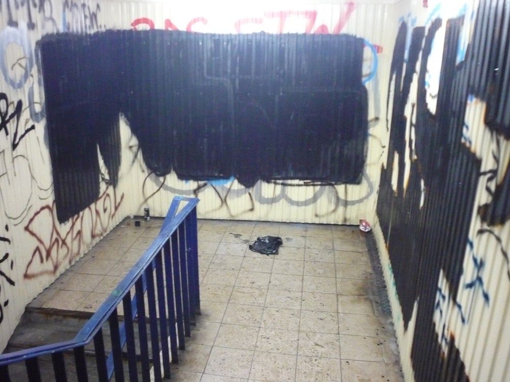 Strażnicy ujęli wandali malujących po ścianach dworca