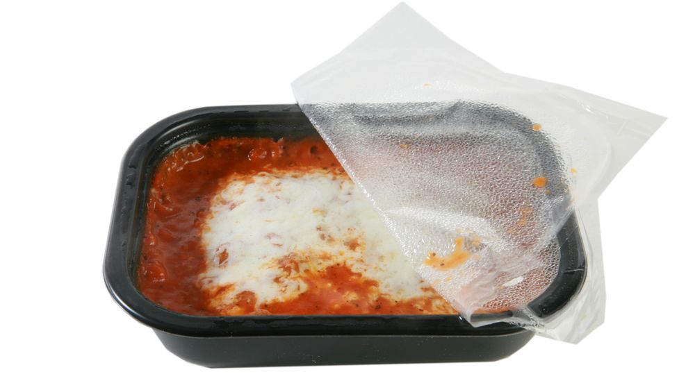 Mrożona lasagne z mięsnym sosem (przygotowana)