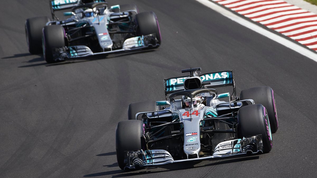 Zdjęcie okładkowe artykułu: Materiały prasowe / Mercedes / Na zdjęciu: Mercedes podczas wyścigu na Węgrzech