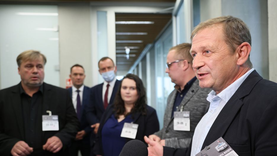 Na zdjęciu, po prawej stronie Bogdan Sokołowski, ojciec śp. Bartka Sokołowskiego z Lubina 