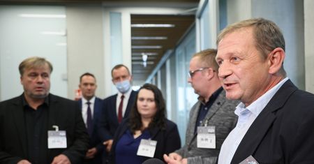 Rodziny zmarłych mężczyzn zlekceważone. Na posiedzeniu komisji nie pojawił się minister