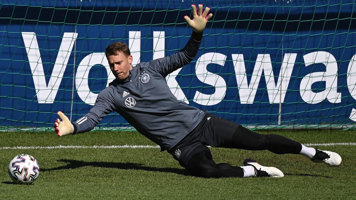 PAP/EPA / PHILIPP GUELLAND / Na zdjęciu: Manuel Neuer